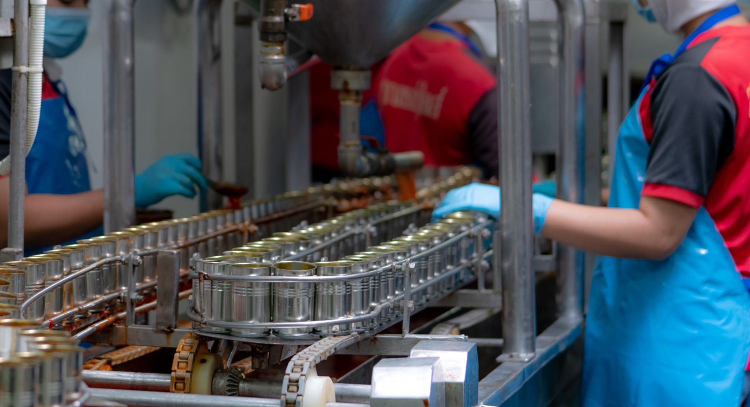 Linha de produção em indústria de alimentos e bebidas