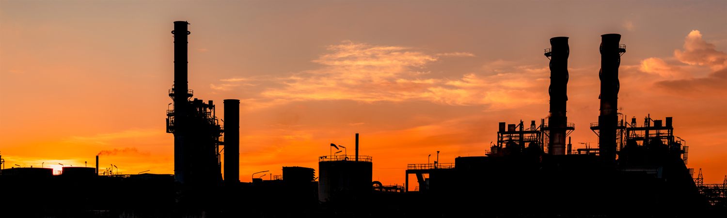 Turbina a gás em planta industrial de energia